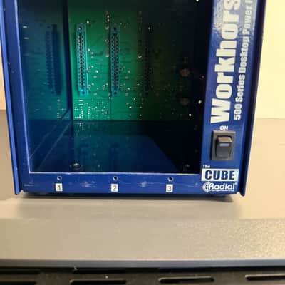 Radial Workhorse Cube 3-Slot Powered 500 Series Frame 2010s - Blue image 1