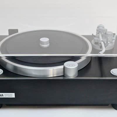 Yamaha GT-2000 Vintage LP Turntable in Near Mint Condition with Original Box image 1