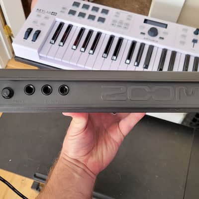 Zoom R20 Multitrack Recorder 2021 - Present - Black image 3