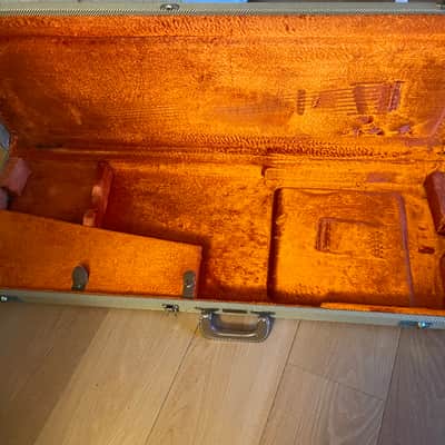 Fender G&G Deluxe Strat/Tele Hardshell Case, Tweed with Orange Plush Interior image 13