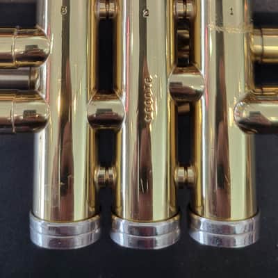 Conn Director Shooting Star Trumpet with case and Mouthpiece image 5