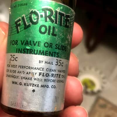 VINTAGE FLO-RITE VALVE OIL BOTTLE FOR TROMBONE , TRUMPET ,  4 COLLECTORS WHO LIKE THE UNHEARD OF ! image 4