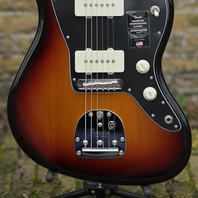 Fender American Professional Classic Jazzmaster® - 3-Color Sunburst image 1
