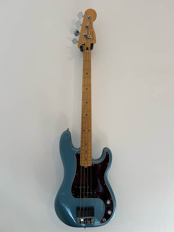 Fender Player Precision Bass with Maple Fretboard 2018 - 2024 - Tidepool image 1