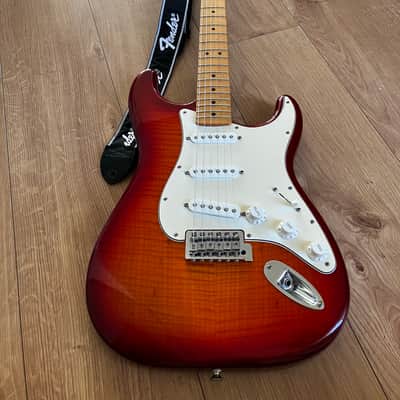 2015 Fender Standard Stratocaster Plus Top with Maple Fretboard 2013 - 2017 - Cherry Burst image 15