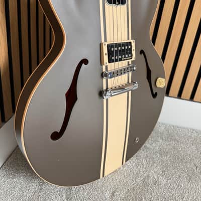 Gibson Tom DeLonge Signature ES-333 | Satin Brown with Stripe image 3