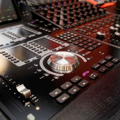 Avid S6 M40 Console 32Chnl Fader-, Knob- and Process Module incl. Zaor custom Desk image 2