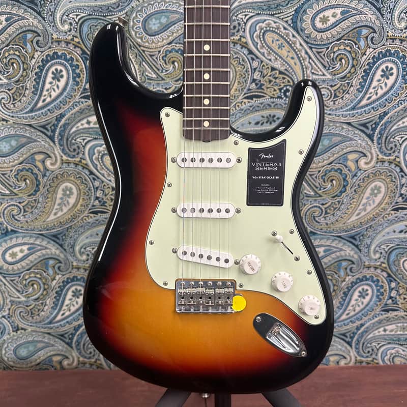 Fender FSR Vintera Road Worn ‘60s Stratocaster 3-Color Sunburst