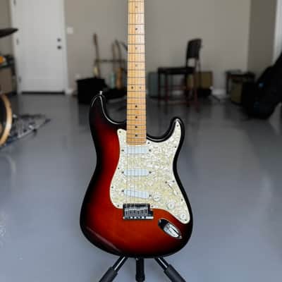 Fender Strat Plus 1997 – Sunburst, Plek’d + OHSC – Excellent image 1