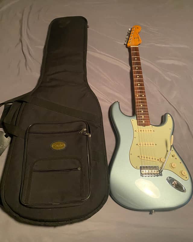 Fender Vintera '60s Stratocaster Electric Guitar with Gig Bag and trem bar,