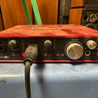 Focusrite Scarlett 6i6 USB 2.0 Audio Interface 2013 - 2016 - Red / Black image 4
