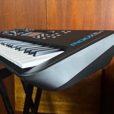 Yamaha MODX6+ 61 Semi-weighted Key Synthesizer w/ box image 7
