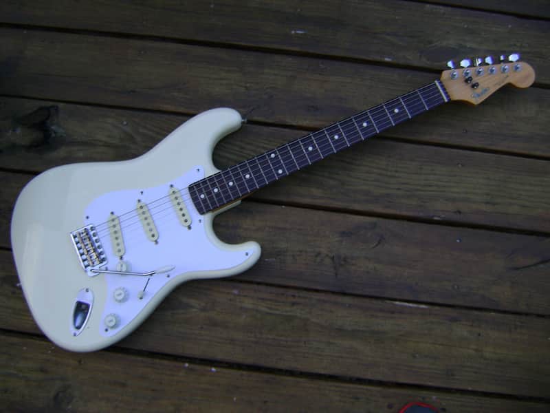 Fender Stratocaster E Serial 1985 White Japan Great Player All Stock image 1