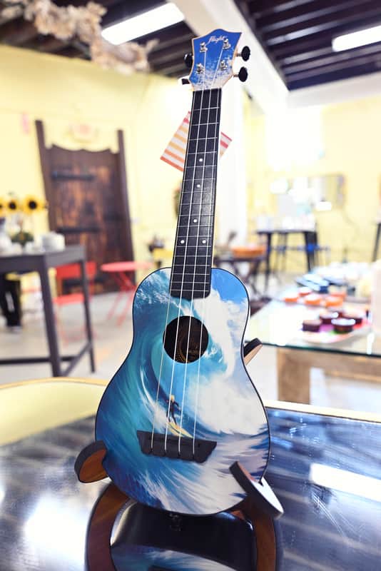 Flight Long Neck Travel Soprano Ukulele - Surf image 1