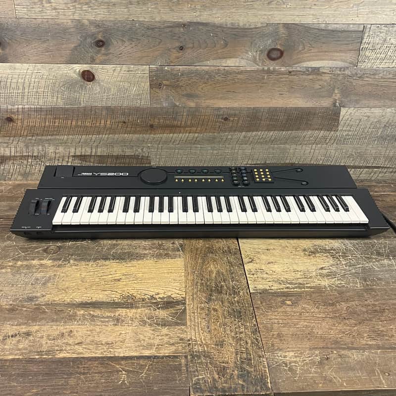 Yamaha YS200 FM 61 Key Synthesizer 1988 W/fitted gig bag - Black image 1