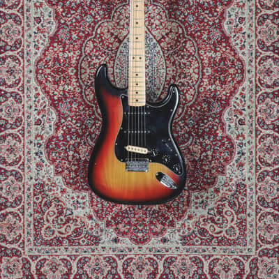 Fender Stratocaster Hardtail with 3-Bolt Neck, Maple Fretboard 1977 - Sunburst image 3