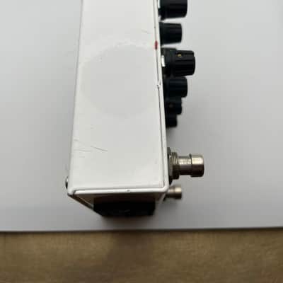 Menatone Howie - White x136 image 4