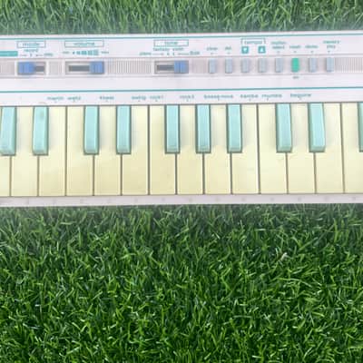 Casio PT-1 29-Key Mini Synthesizer 1982 - 1988  Ultra Rare Pastel Pink & Teal Vintage 1988 Cult Status image 4