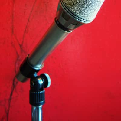 Vintage 1980's AKG D190ES dynamic cardioid microphone w clip & case Low Z 200 OHMS D1000E image 4