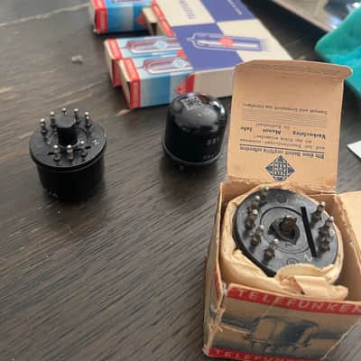 VF14M, VF14, VF14 et 5 tubes AC701K dans leur boite image 5