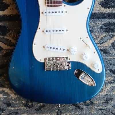 Fender Highway One Stratocaster with Rosewood Fretboard 2003 - Sapphire Blue Transparent image 2