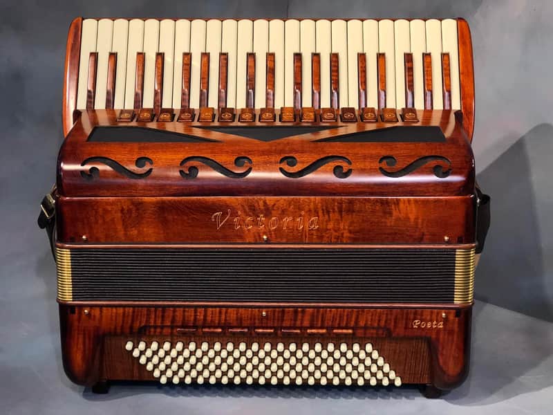 Victoria Poeta Marocca accordion image 1