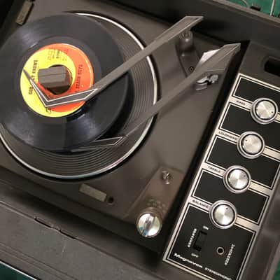 1970 Magnavox Port. Record Ch. Stereo - Fully Refurbished, Turntable image 2