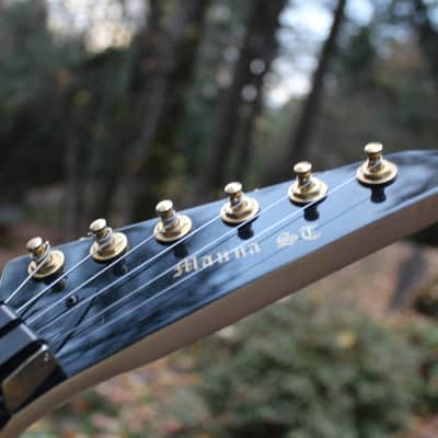 Manna Boutique ST Super Strat 90's Black image 5