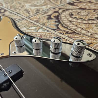 Fender American Deluxe Jazz Bass - 2005 - Montego Black w/ OHSC image 5