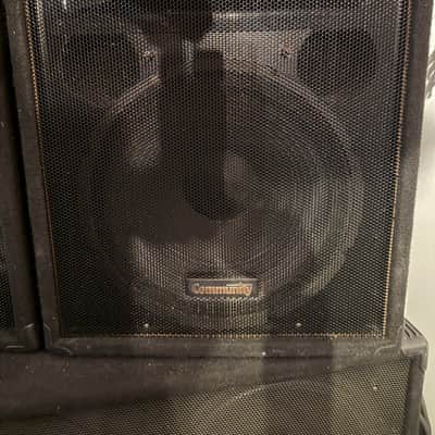 Community XLT43 2010's - Black carpet ,and black metal grille. image 2