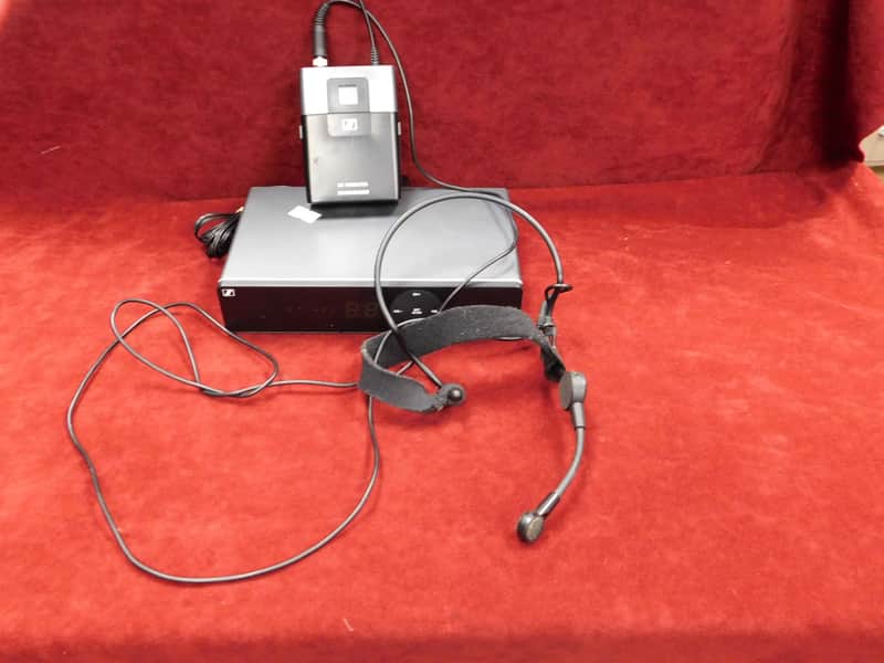 Sennheiser XS Wireless Headset Microphone System image 1