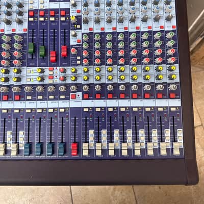 Midas Venice 320 32-Channel Mixer w/ATA Road Case w/Doghouse image 4