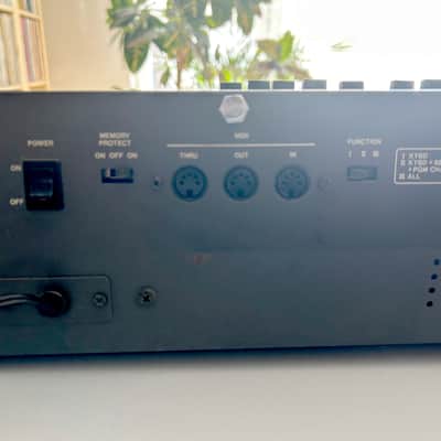 Roland Juno 106 s, original chips 80017a, fully restored, calibrated, iconic analog image 11