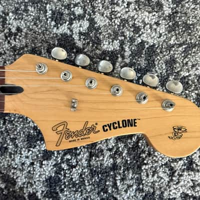 Fender Cyclone Deluxe Series 1999 MIM Candy Apple Red Rosewood Fretboard Guitar image 7