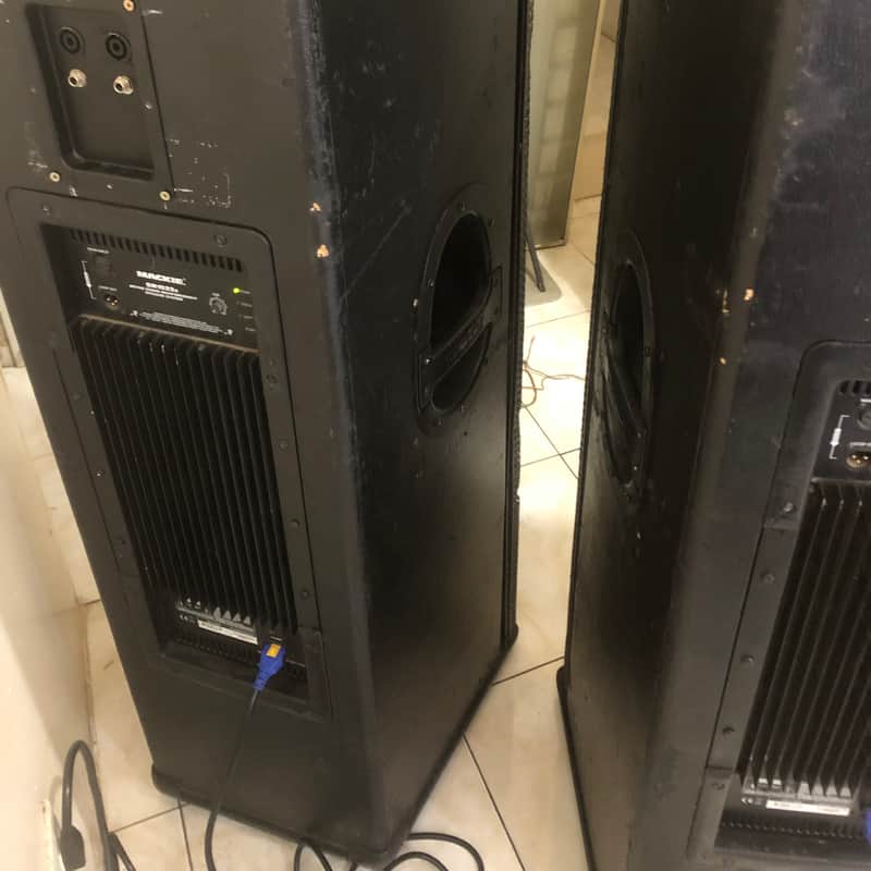 Mackie 1522Z active powered speakers Red