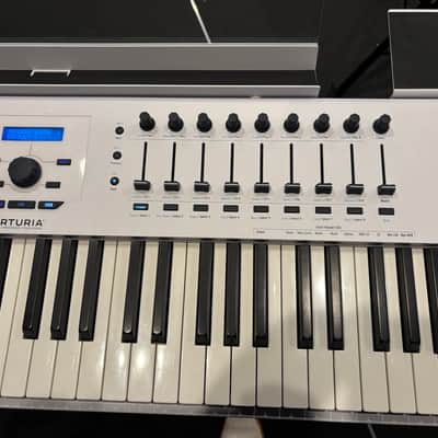 Arturia KeyLab 88 MkII MIDI Controller 2019 - Present - White image 5