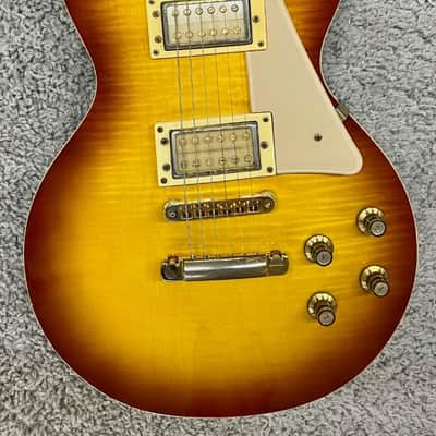 Univox - MIJ "Gimme Lawsuit" Les Paul Style - Sunburst - with HSC image 1