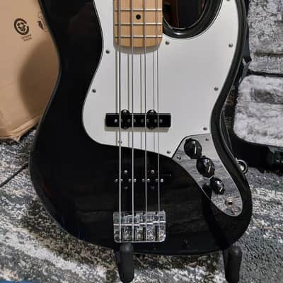 Fender Player Series Jazz Bass with Maple Fretboard - 2023 image 2
