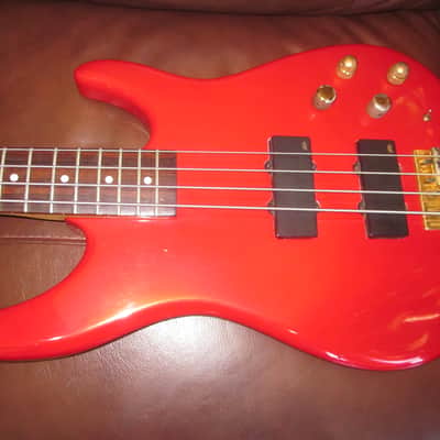 Used Peavey Dyna Bass Red 4-String Bass Guitar #05036444 image 2