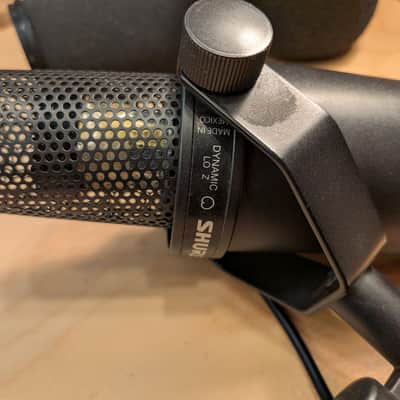 Shure SM7B Cardioid Dynamic Microphone 2001 - Present - Black image 3