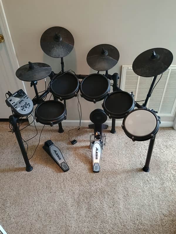 Alesis Nitro Mesh Kit Electronic Drum Set (with Expansion Pack) imagen 1