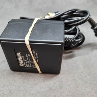 Yamaha MG8/2FX 8-channel Analog Mixer - Blue image 13