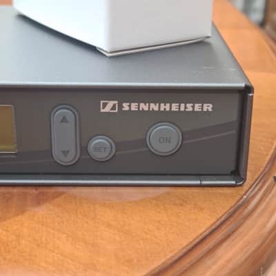 Sennheiser 🎧🎚️ Sennheiser SR 300 IEM G2 D Stereo Transmitter | 786–822 MHz | Adapter & Antenna | Near Mint / Unused image 3