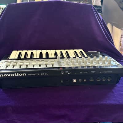 Novation ReMOTE 25 SL 25-key USB/MIDI keyboard controller image 2