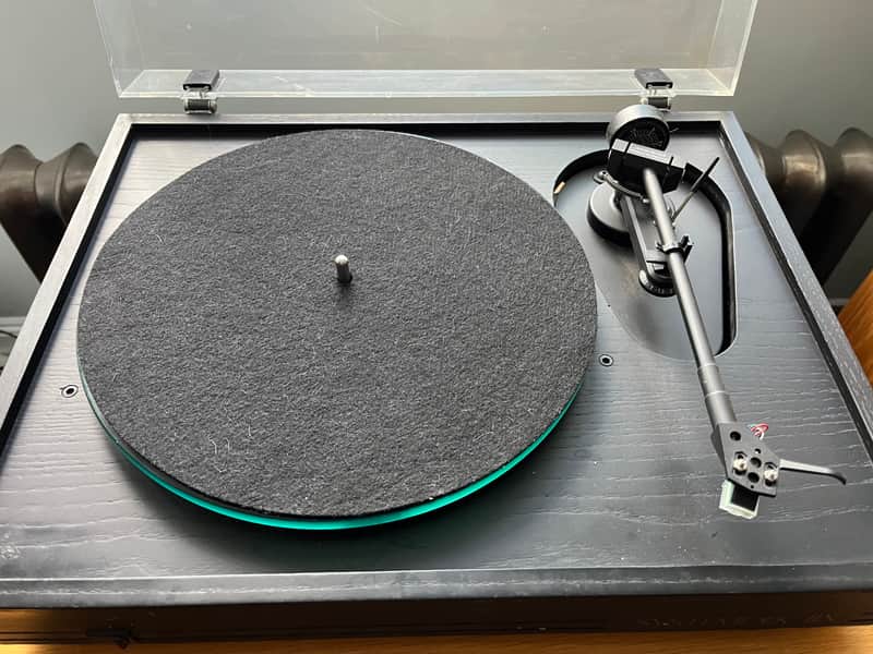 Systemdek IIX turntable with Linn Basik arm and Audio Technica AT95 cartridge