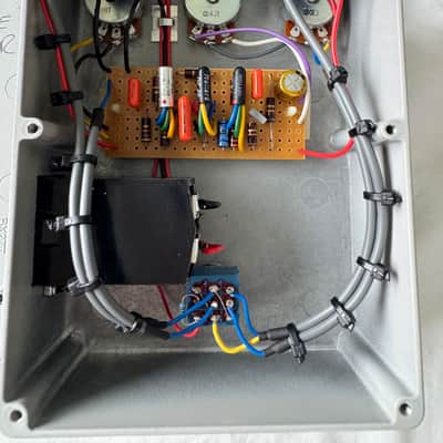 D*A*M*  Differential Audio Manifestationz (South Yorkshire) MKIV, DAM Fuzz Sound FS-75 #051 (2010) – Mint Condition, Early Serial image 7