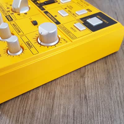 Behringer TD-3 Analog Bass Line Synthesizer 2019 - Present - Amber image 7