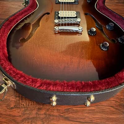 Guild Starfire IV SF 4D 1981 USA vintage with factory DiMarzio pickups OG plush hardshell case image 5