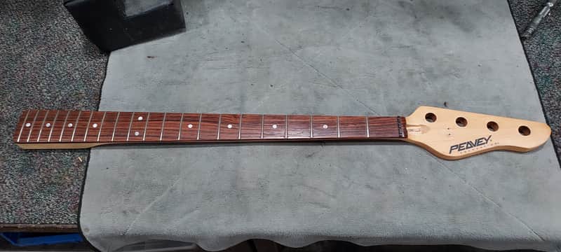 Peavey Foundation Neck 1992-warped image 1