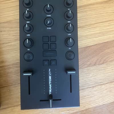 Traktor X1 and Z1 Controllers w/ Cases Bild 3